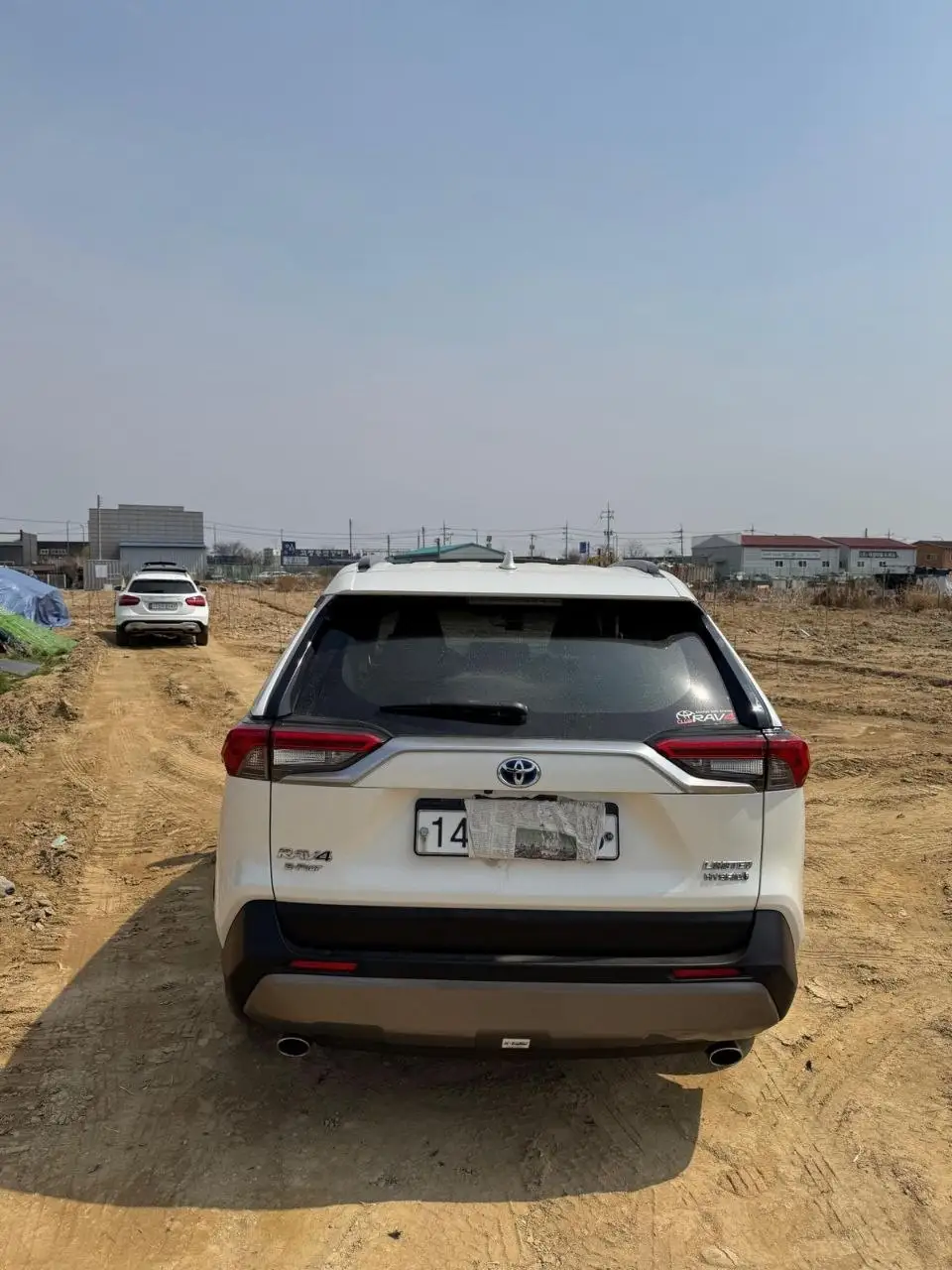 
								Toyota RAV4 full									