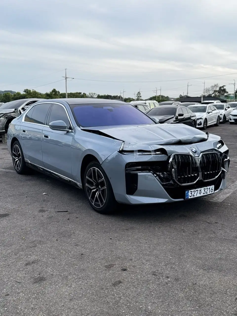 
								BMW 740i xDrive 2026 full									