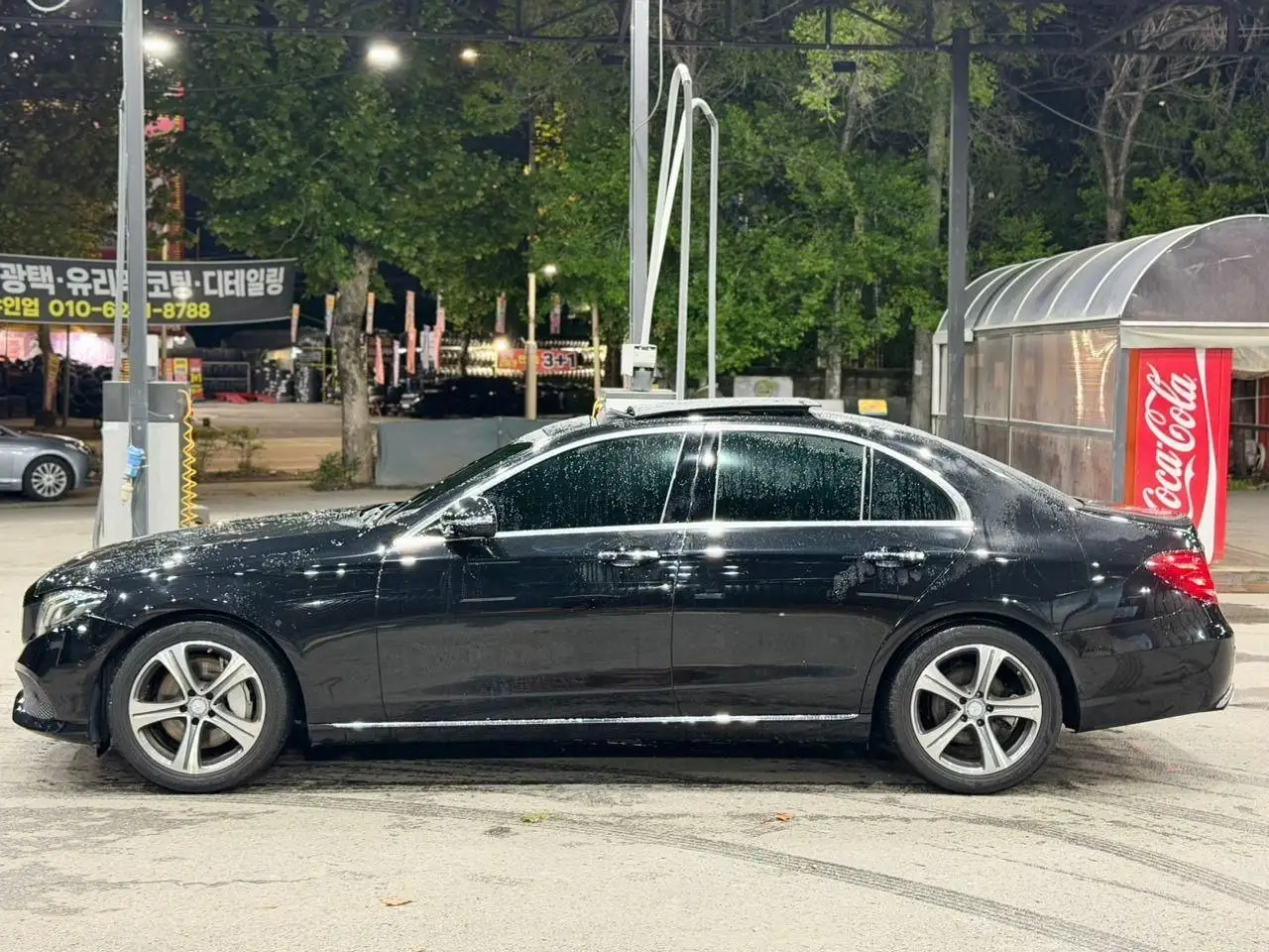 
								Mercedes Benz E 300 full									