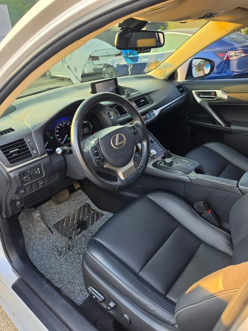 
								Lexus CT200h full									