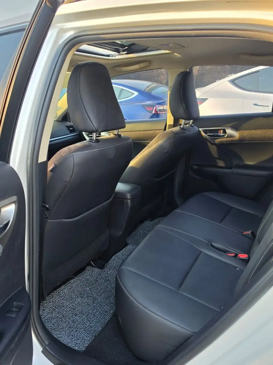 
								Lexus CT200h full									