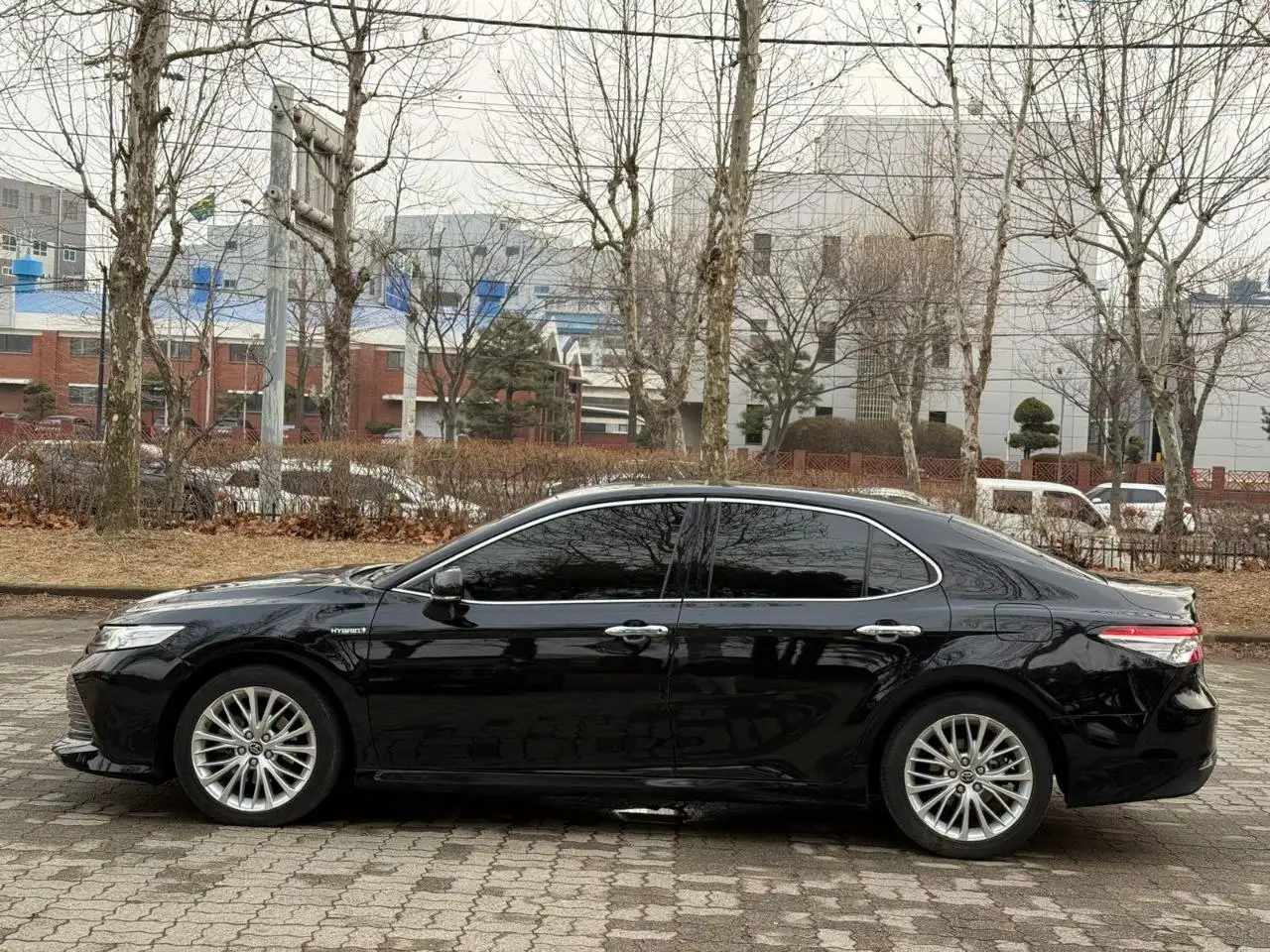 
								Toyota Camry Hybrid XLE full									