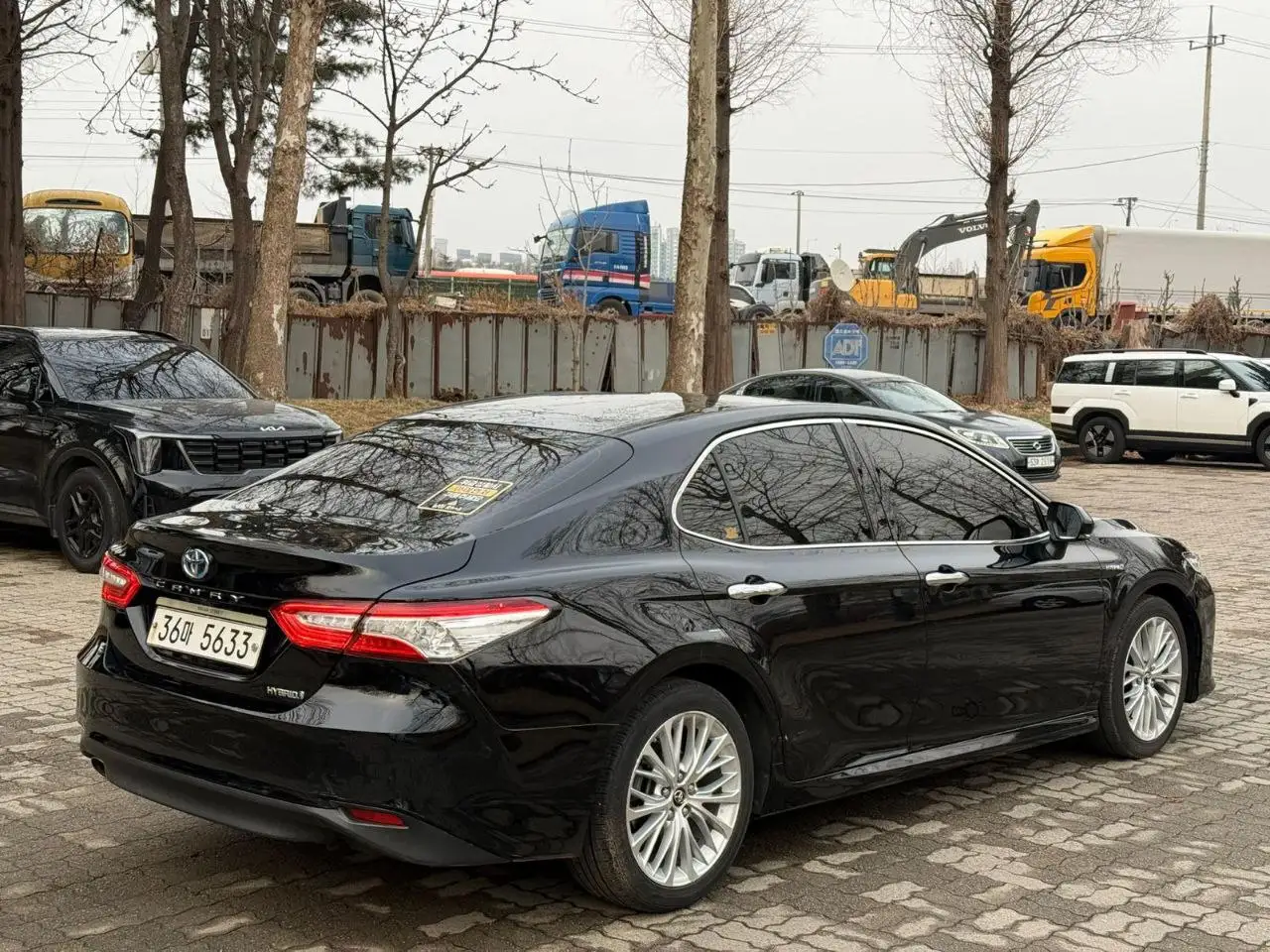 
								Toyota Camry Hybrid XLE full									