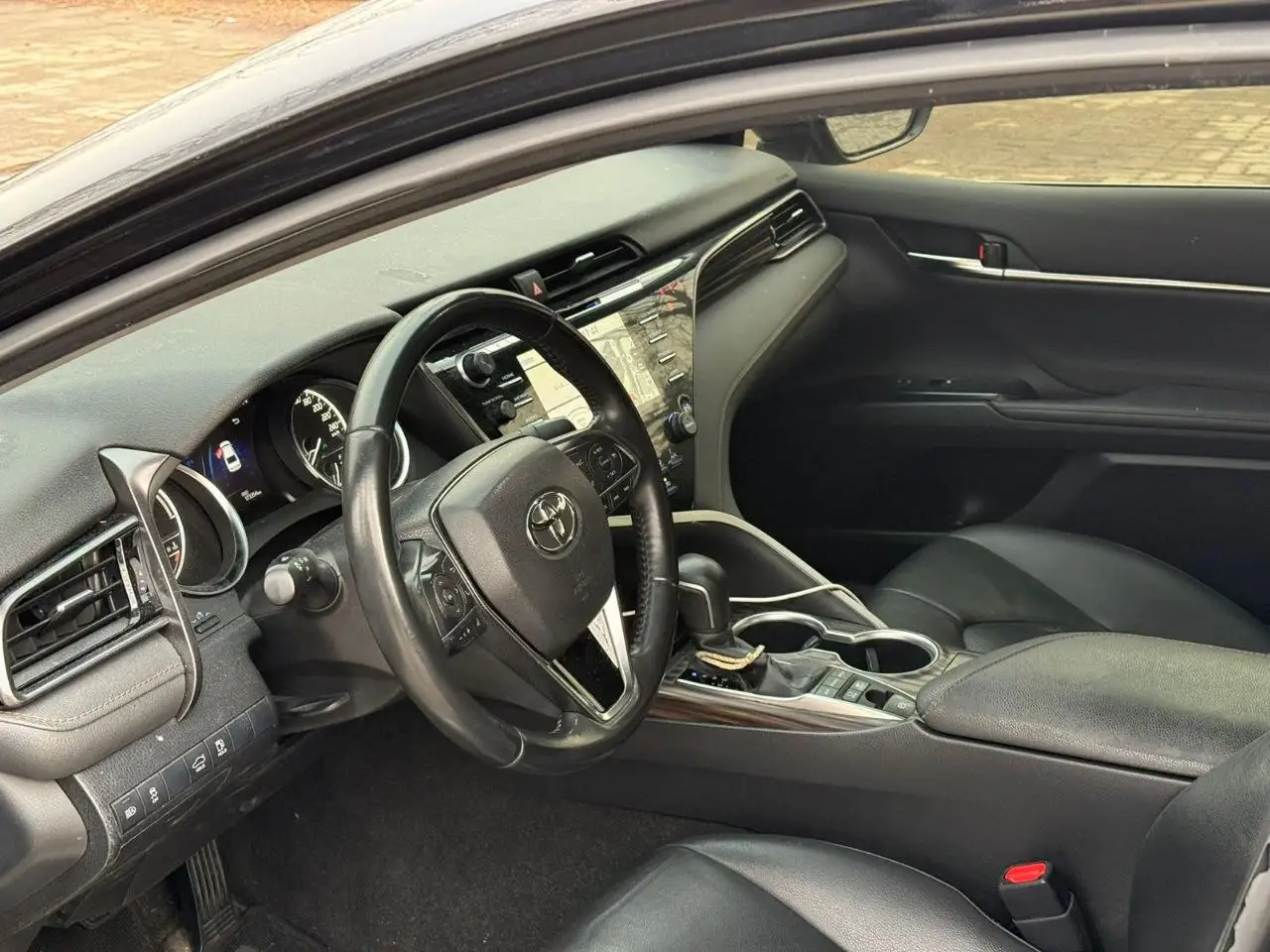 
								Toyota Camry Hybrid XLE full									