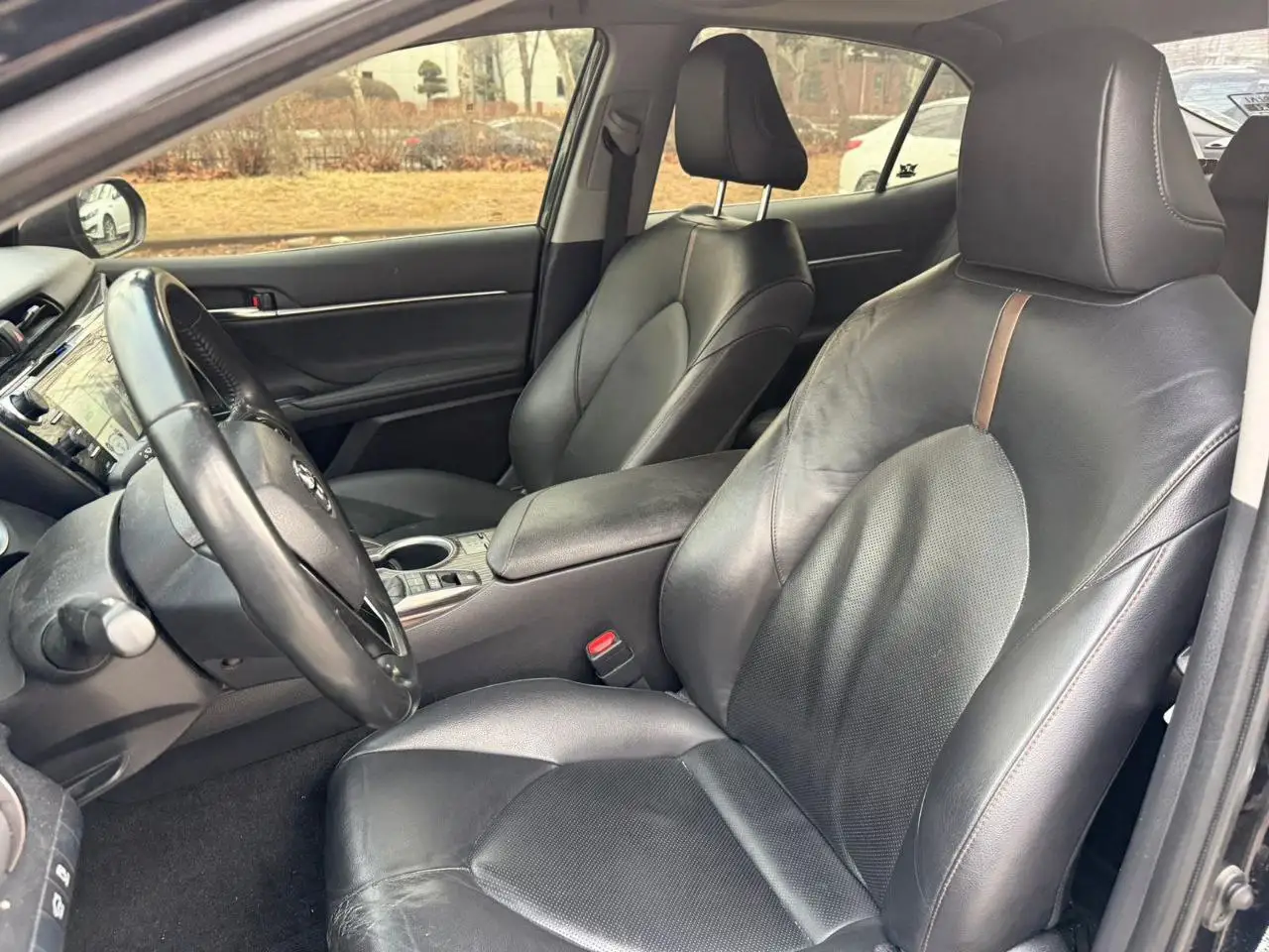 
								Toyota Camry Hybrid XLE full									