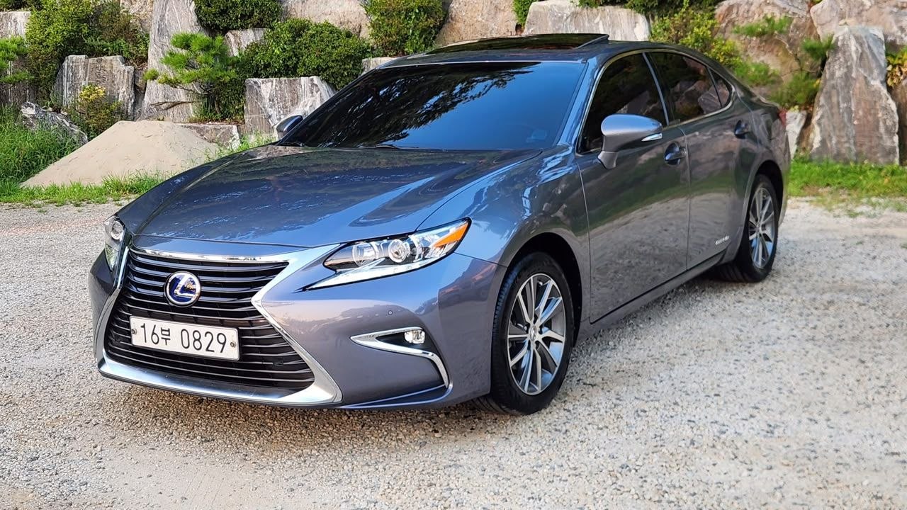 Lexus ES 300h — фото 1