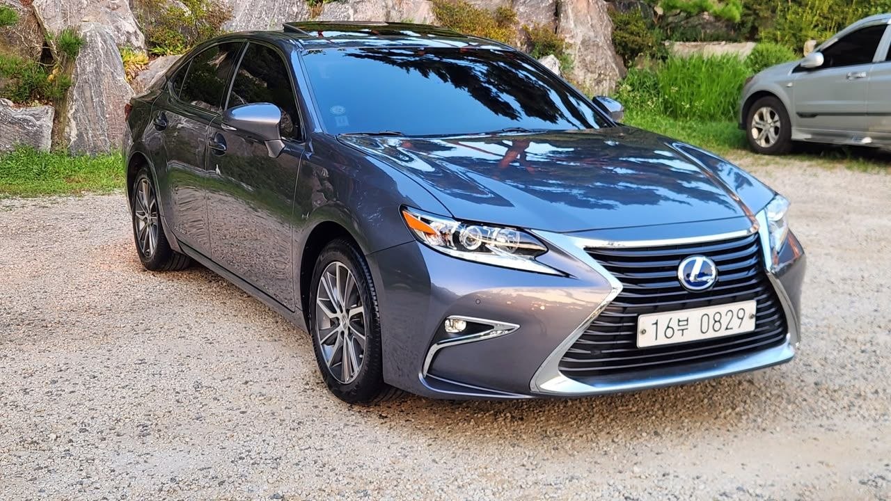 
								Lexus ES 300h full									