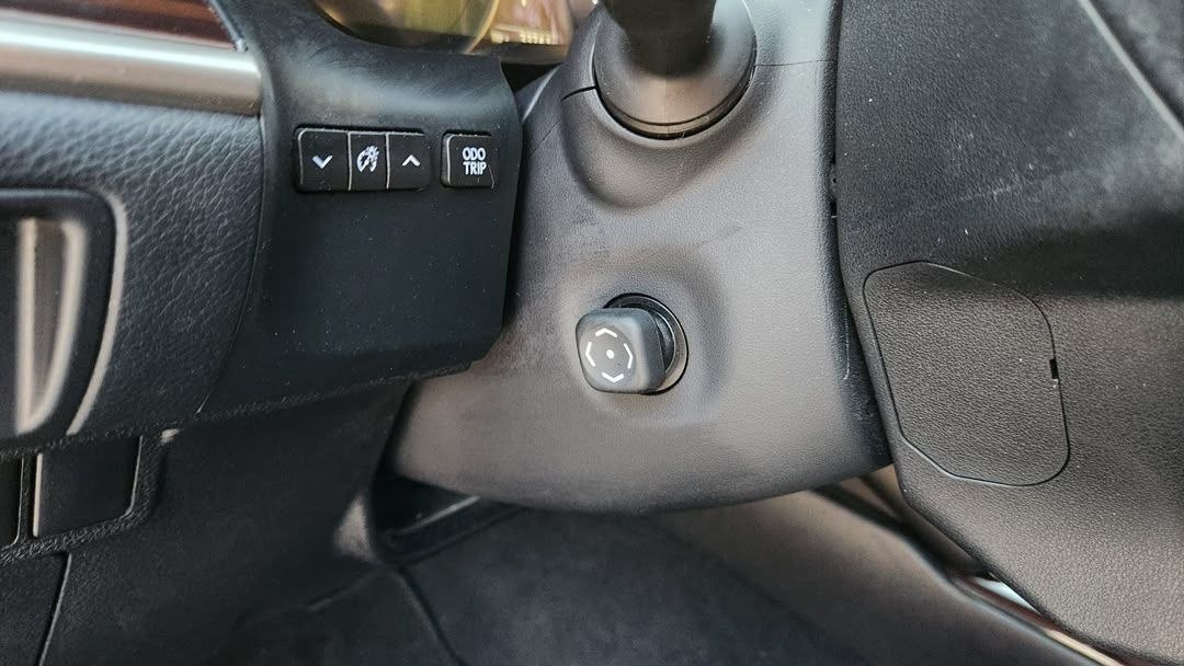 
								Lexus ES 300h full									