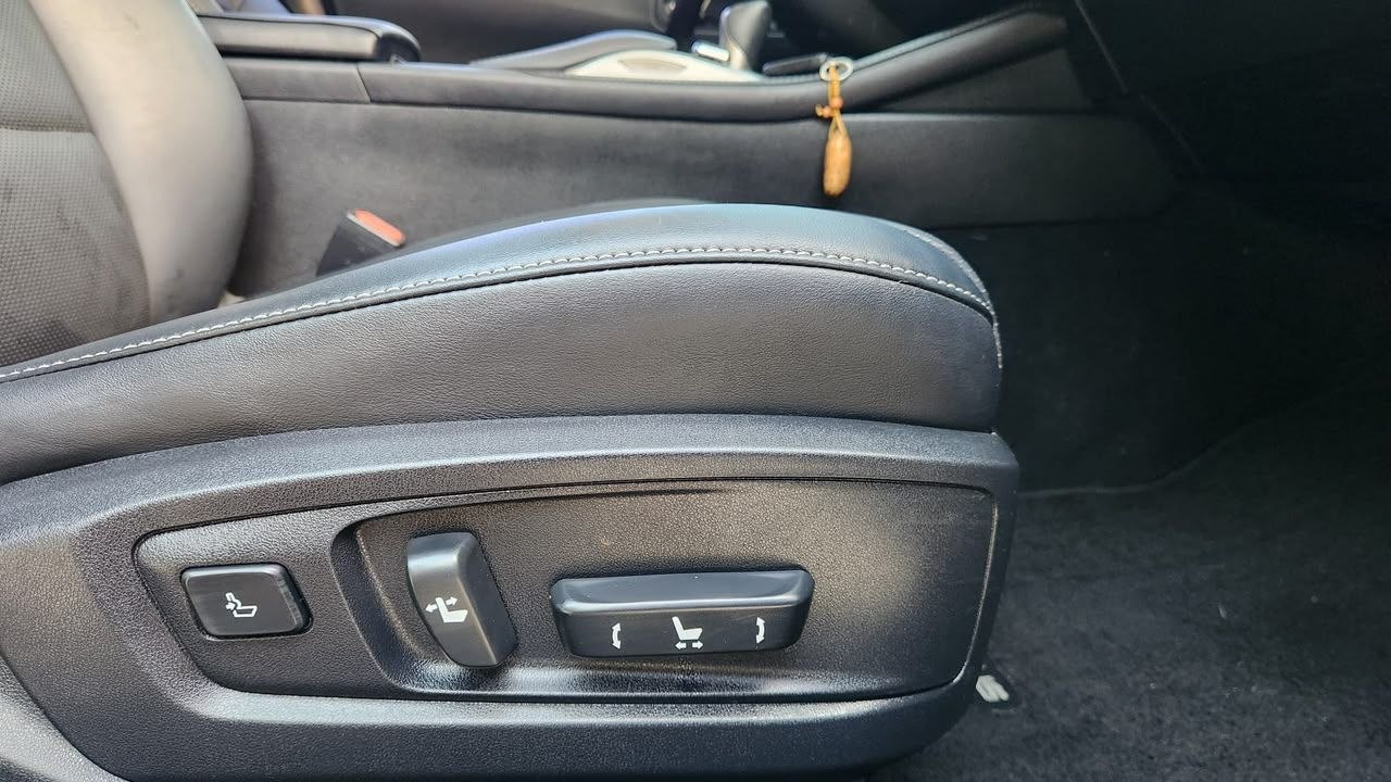 
								Lexus ES 300h full									