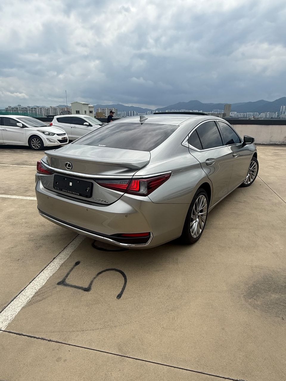 
								Lexus ES 300 — Luxury Plus full									