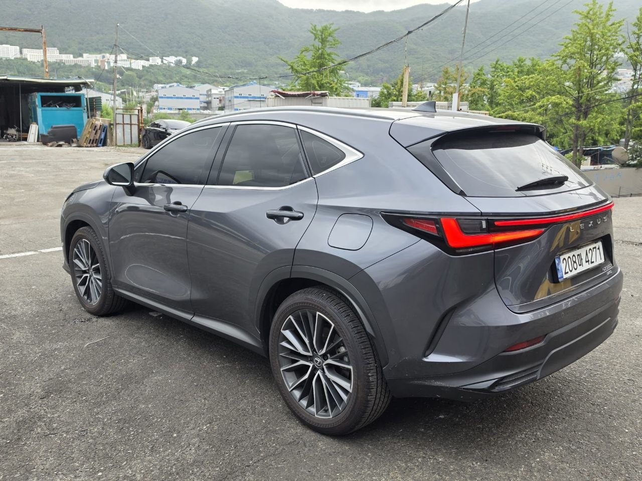 
								Lexus NX 350h full									