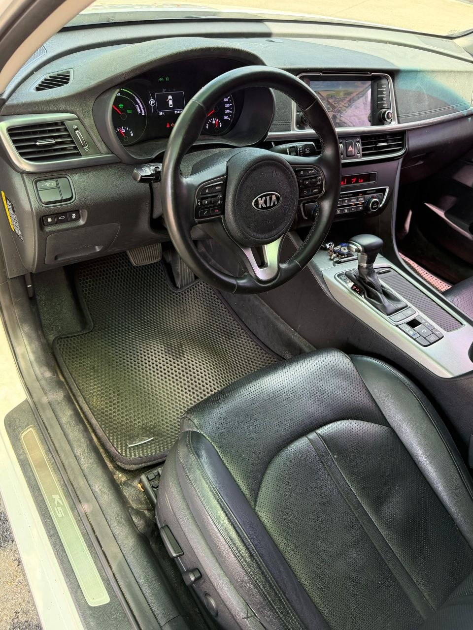 
								Kia K5 Hybrid full									