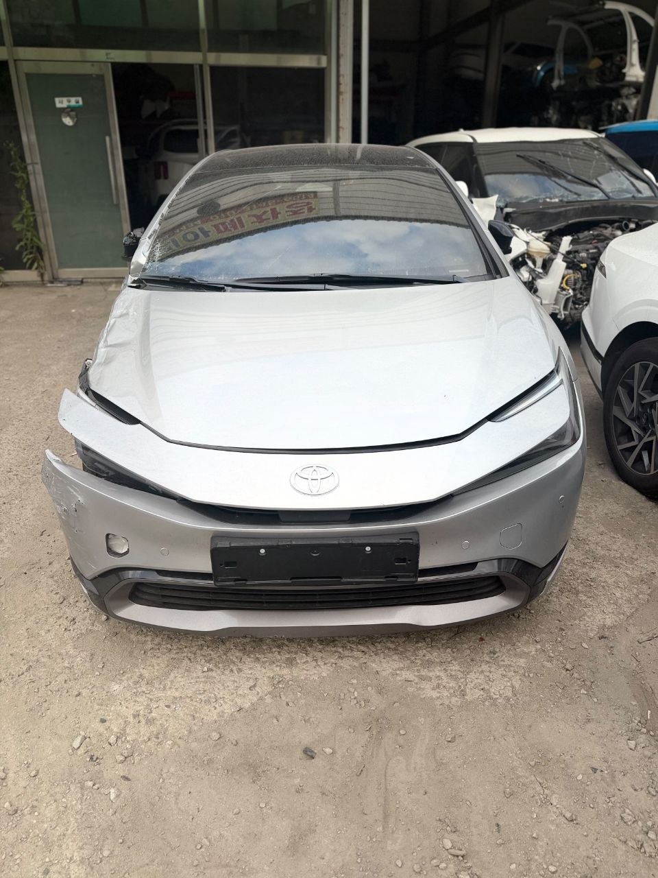 Toyota Prius 2.0 Hybrid — фото 1