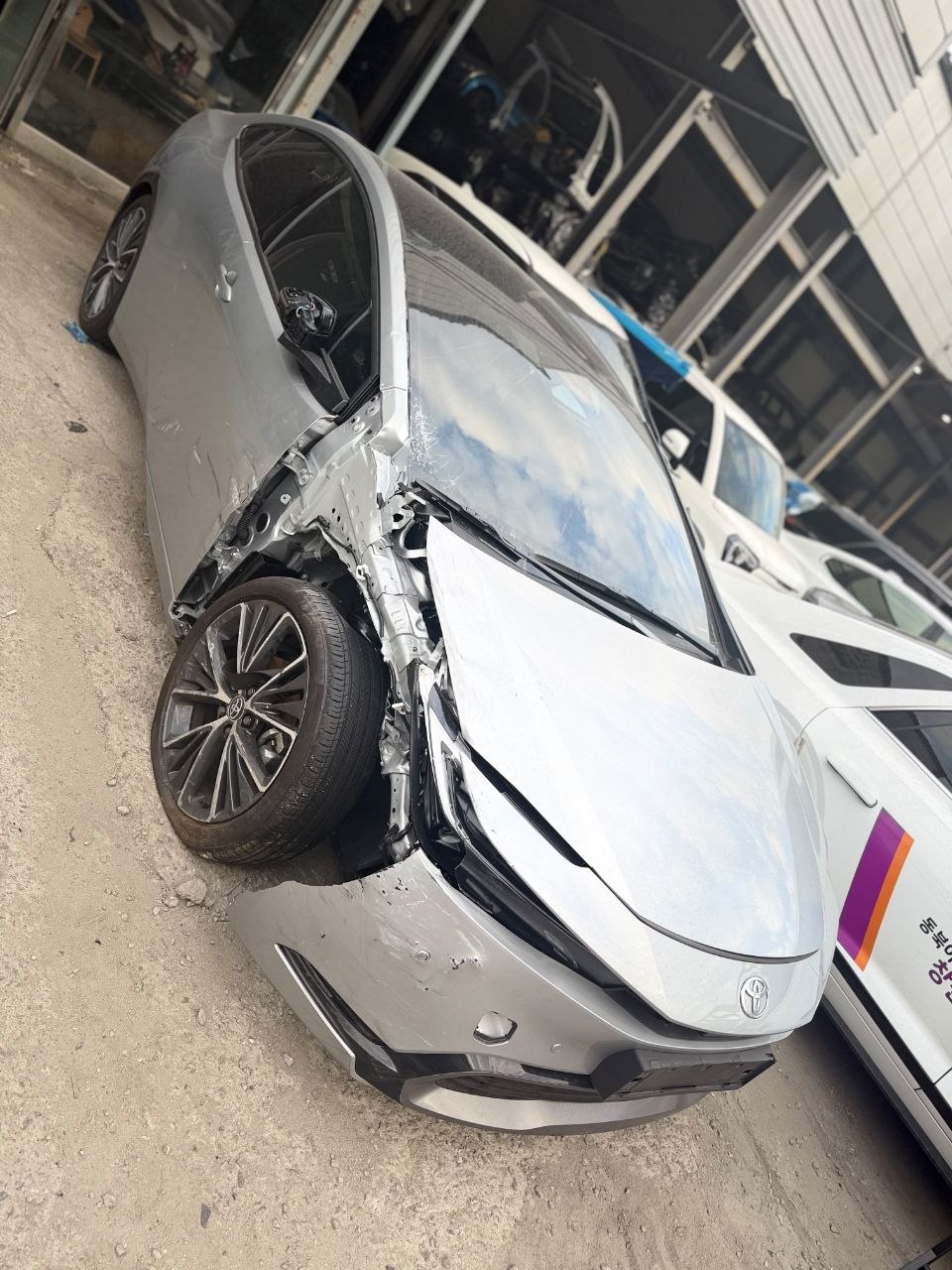 
								Toyota Prius 2.0 Hybrid full									