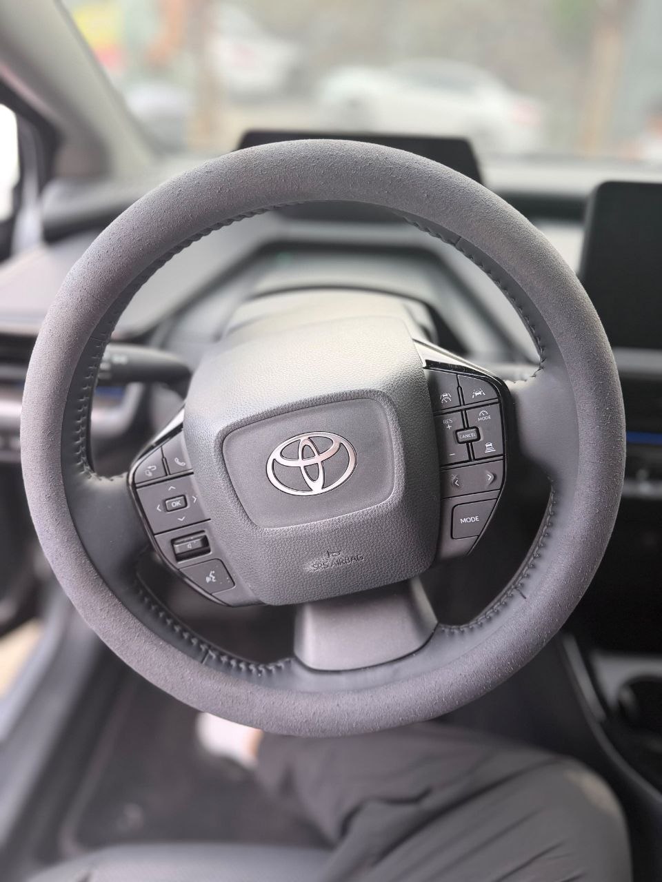 
								Toyota Prius 2.0 Hybrid full									