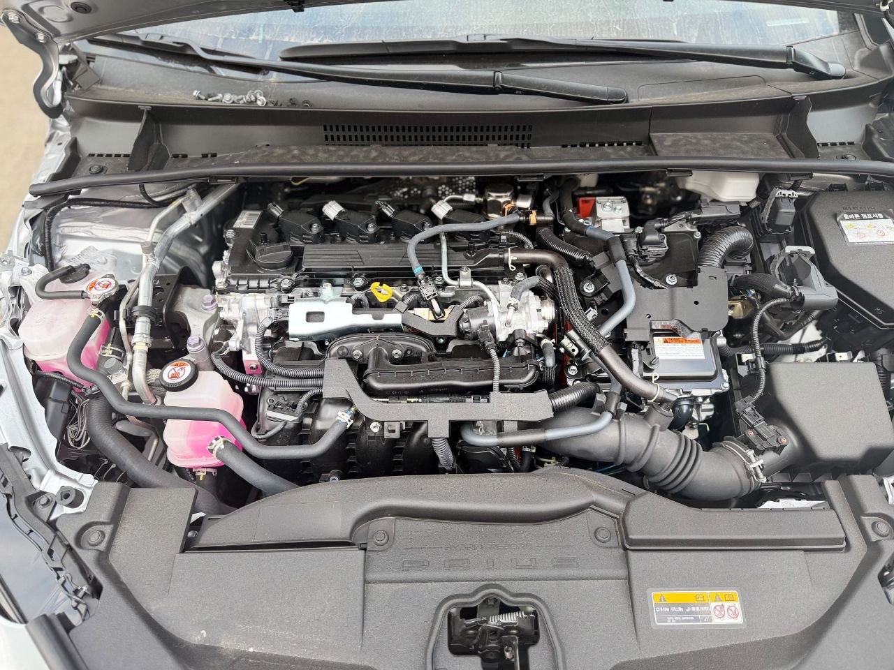 
								Toyota Prius 2.0 Hybrid full									
