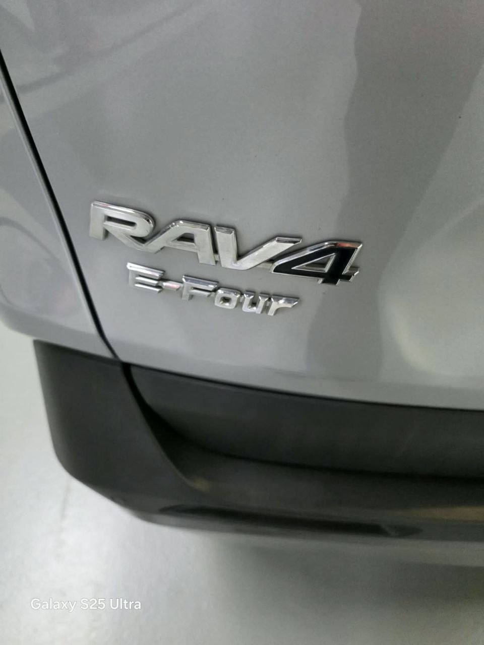 
								Toyota RAV4 Limited full									