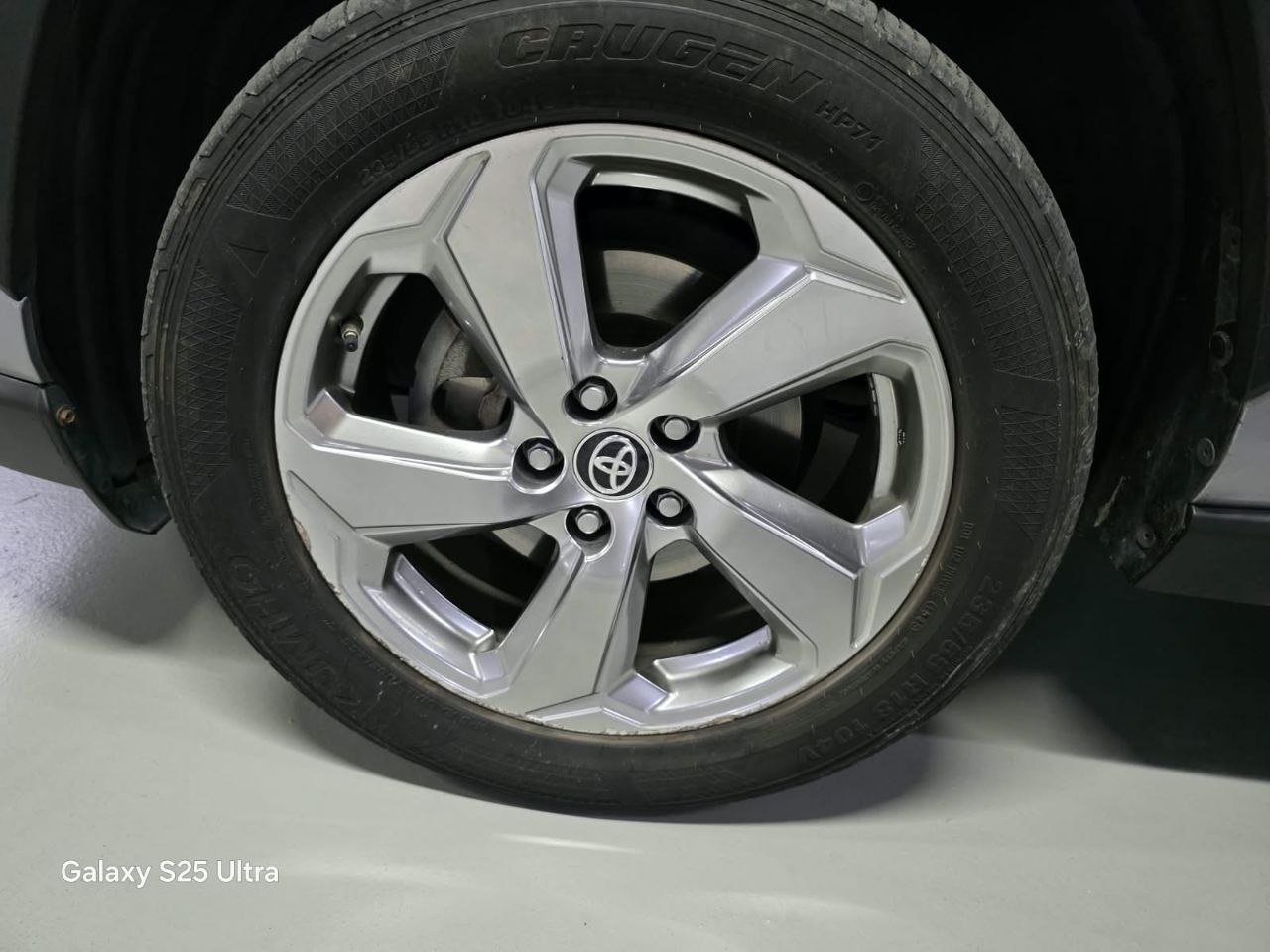 
								Toyota RAV4 Limited full									