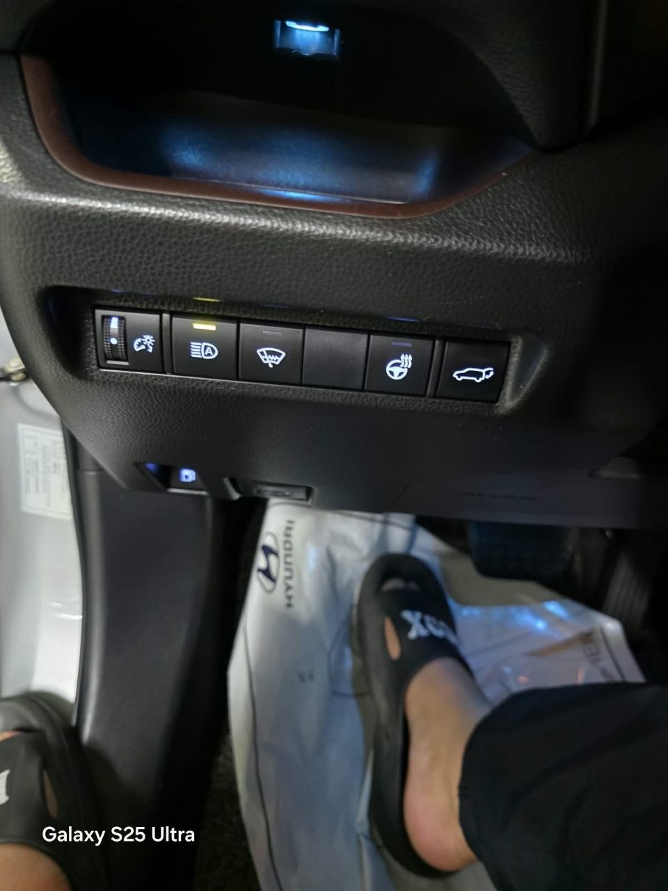
								Toyota RAV4 Limited full									