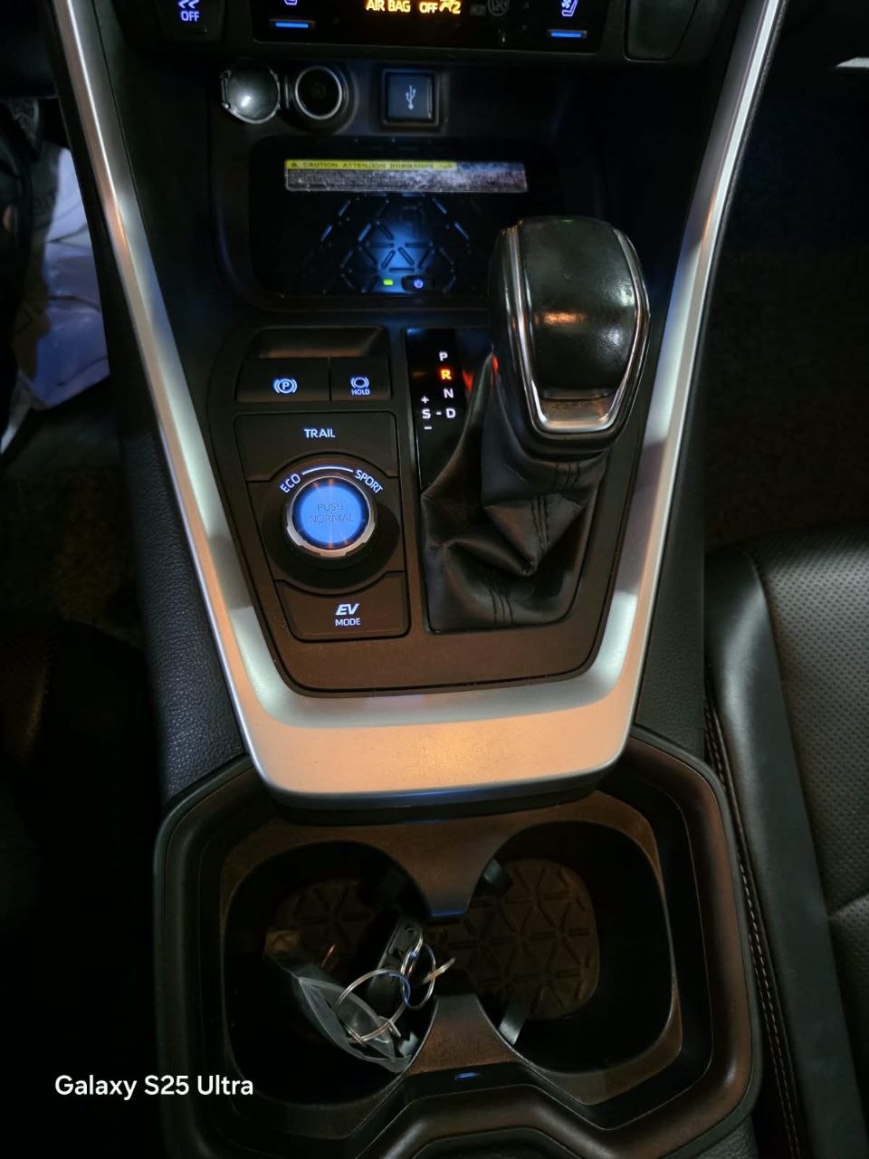 
								Toyota RAV4 Limited full									