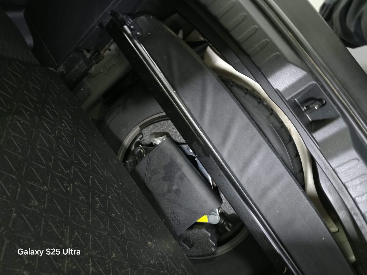 
								Toyota RAV4 Limited full									