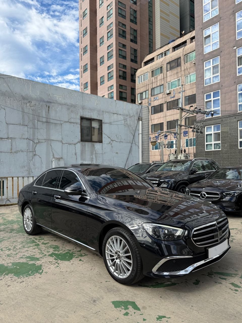 
								Mercedes-Benz E220d 4MATIC Exclusive full									