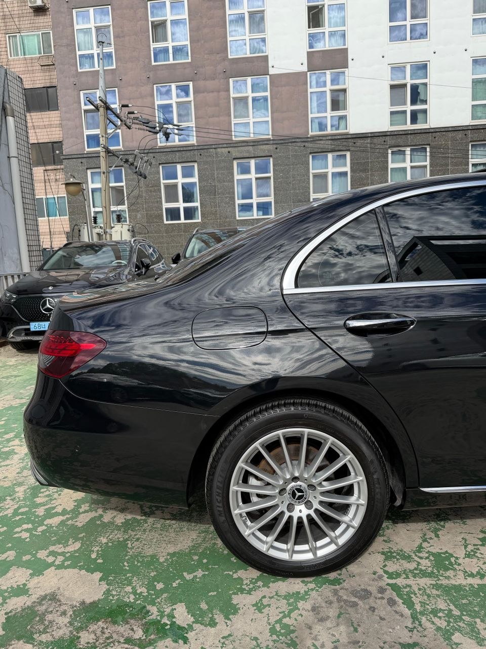 
								Mercedes-Benz E220d 4MATIC Exclusive full									