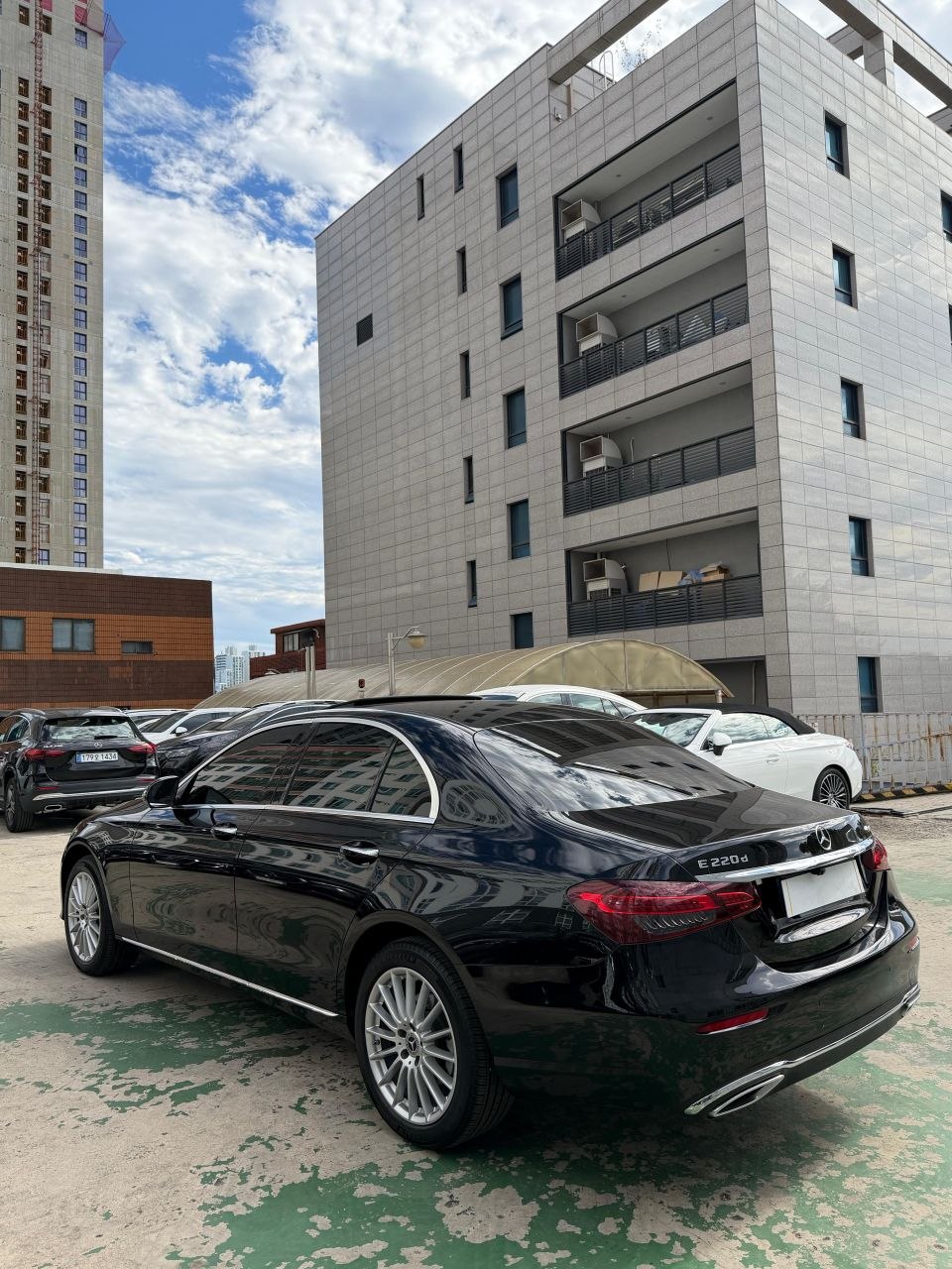 
								Mercedes-Benz E220d 4MATIC Exclusive full									