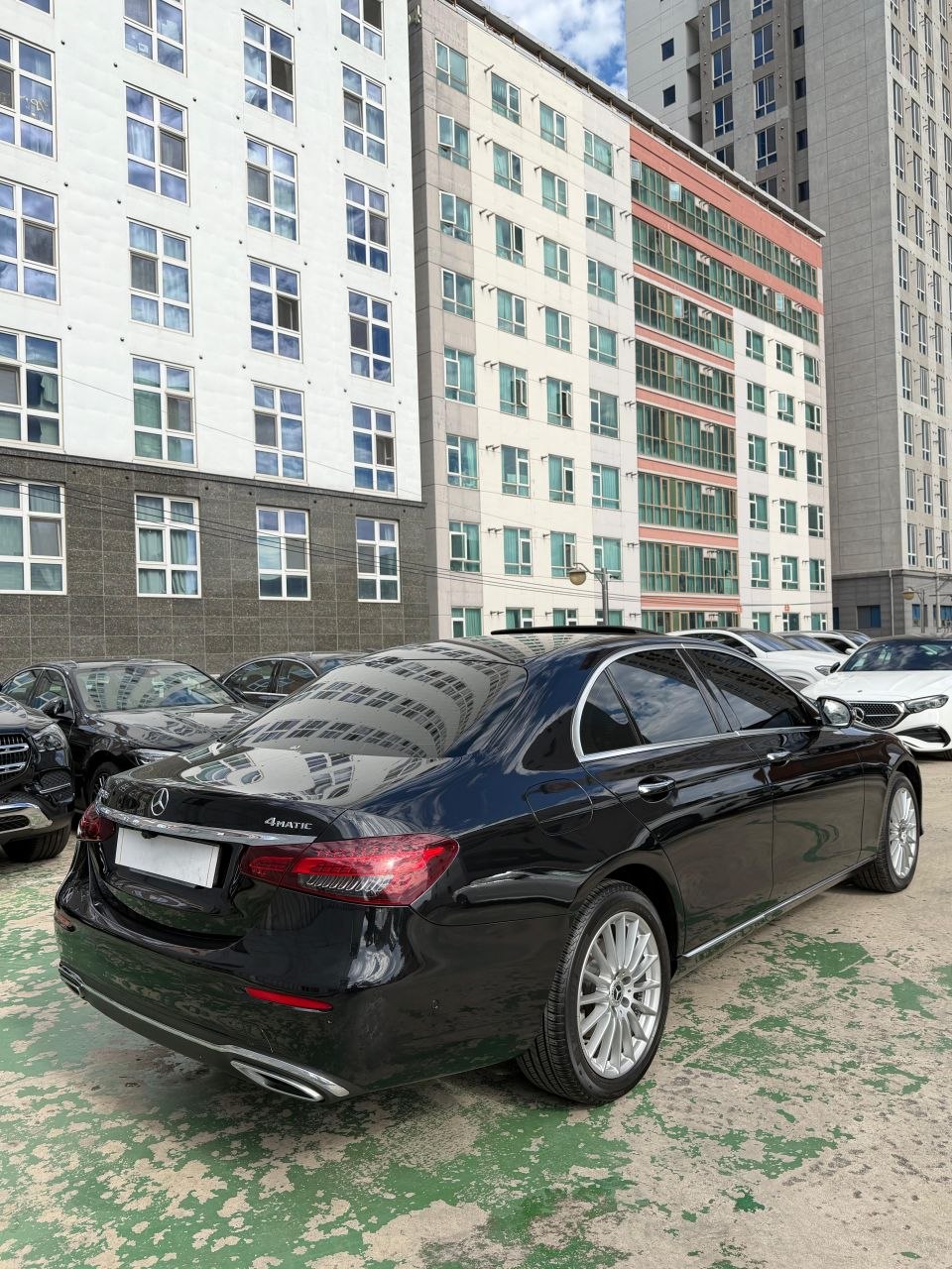 
								Mercedes-Benz E220d 4MATIC Exclusive full									