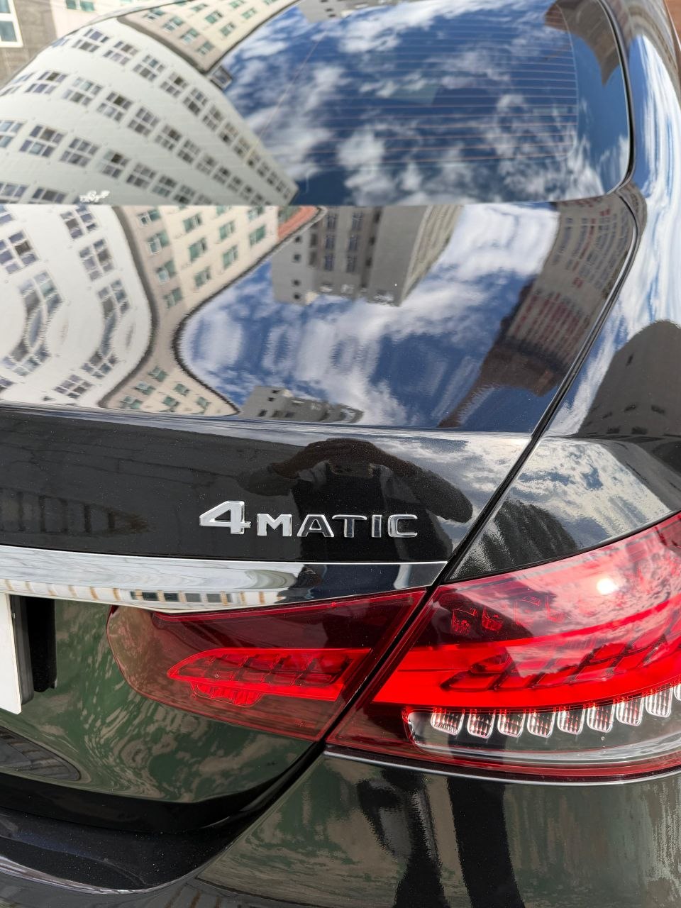 
								Mercedes-Benz E220d 4MATIC Exclusive full									