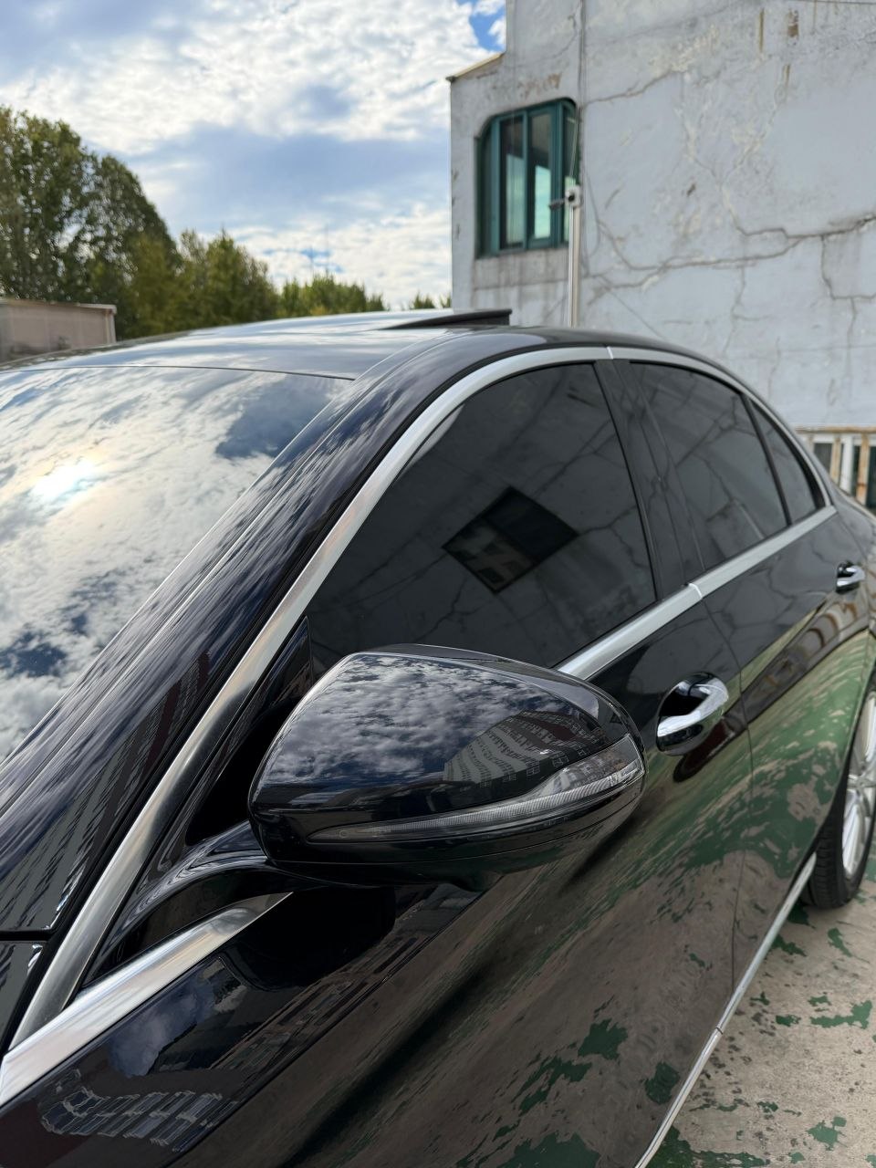 
								Mercedes-Benz E220d 4MATIC Exclusive full									