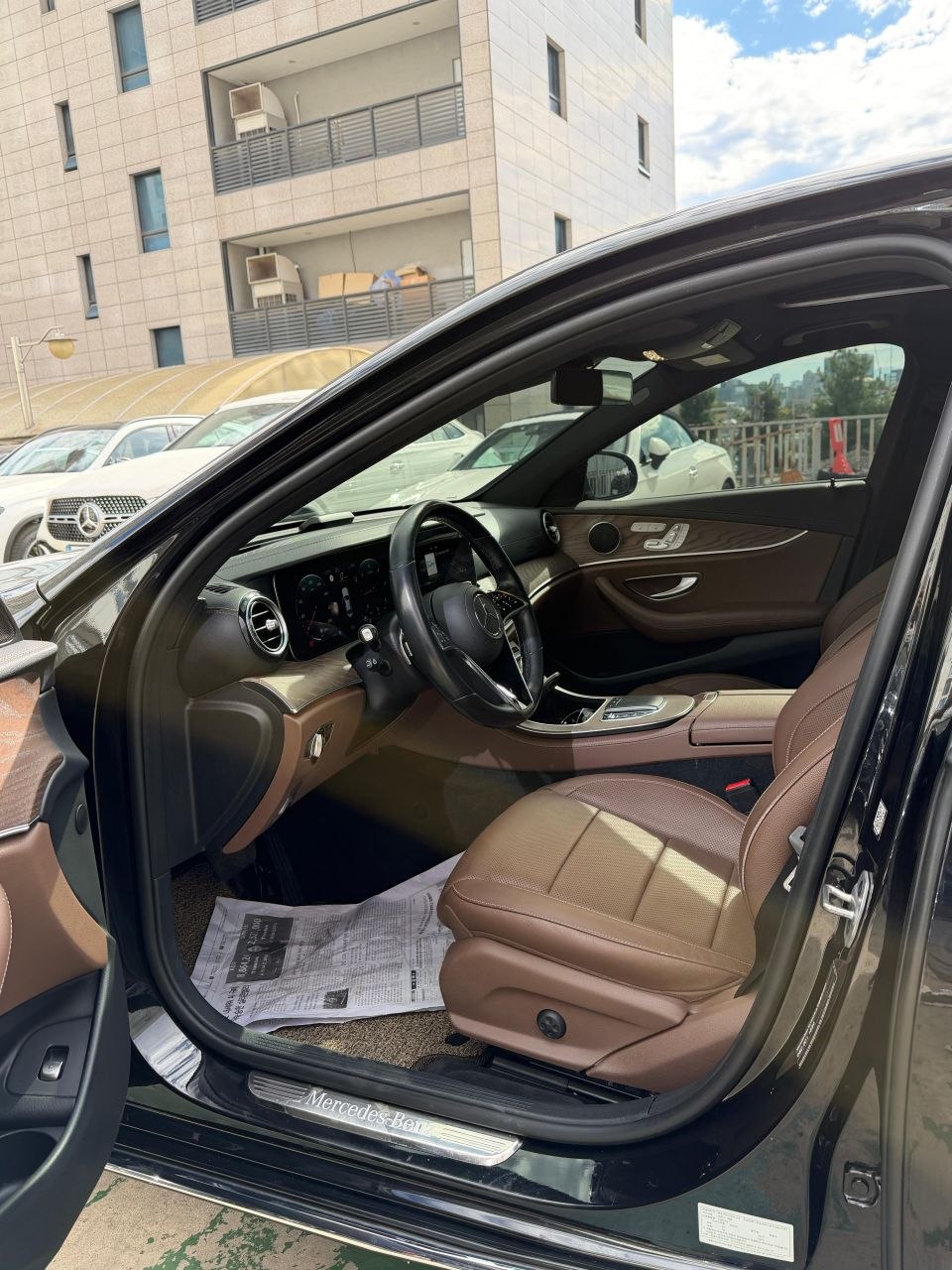 
								Mercedes-Benz E220d 4MATIC Exclusive full									