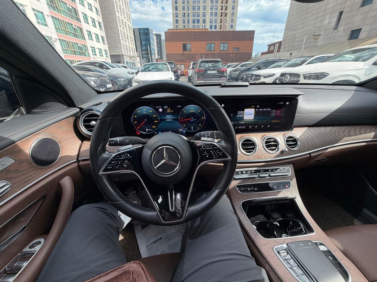 
								Mercedes-Benz E220d 4MATIC Exclusive full									