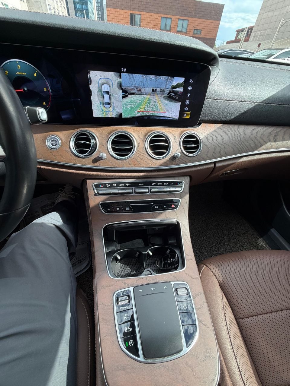 
								Mercedes-Benz E220d 4MATIC Exclusive full									