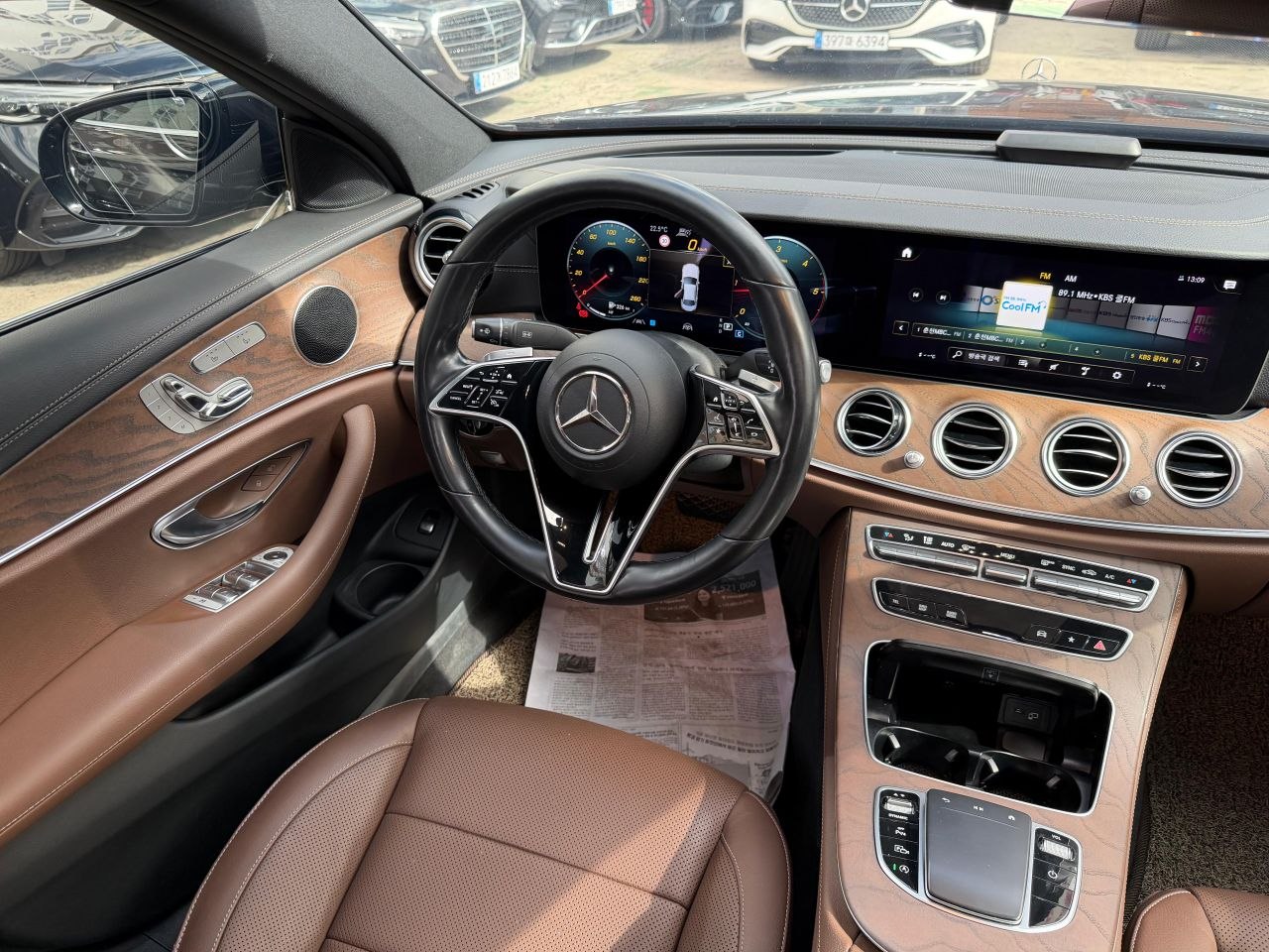 
								Mercedes-Benz E220d 4MATIC Exclusive full									