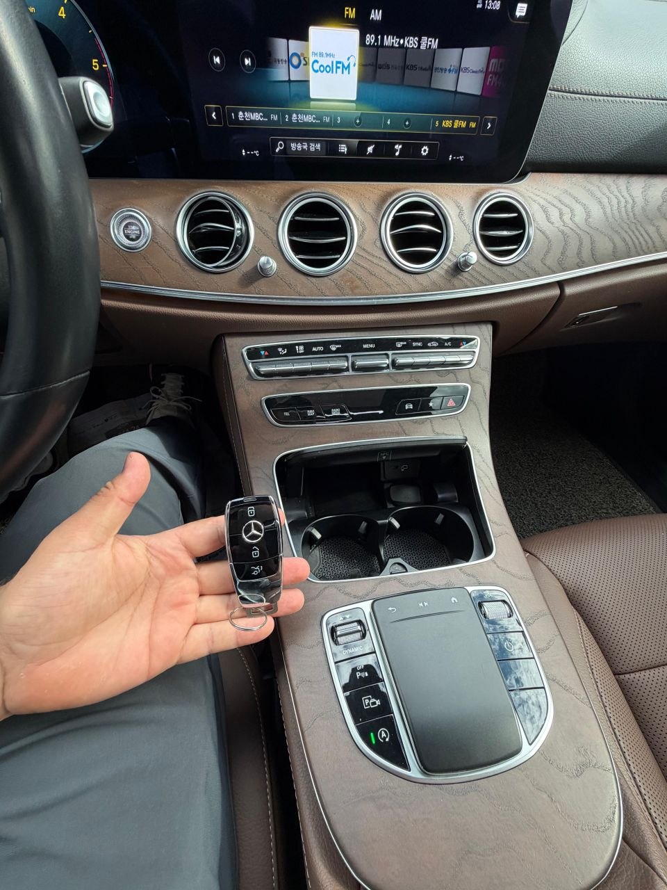 
								Mercedes-Benz E220d 4MATIC Exclusive full									