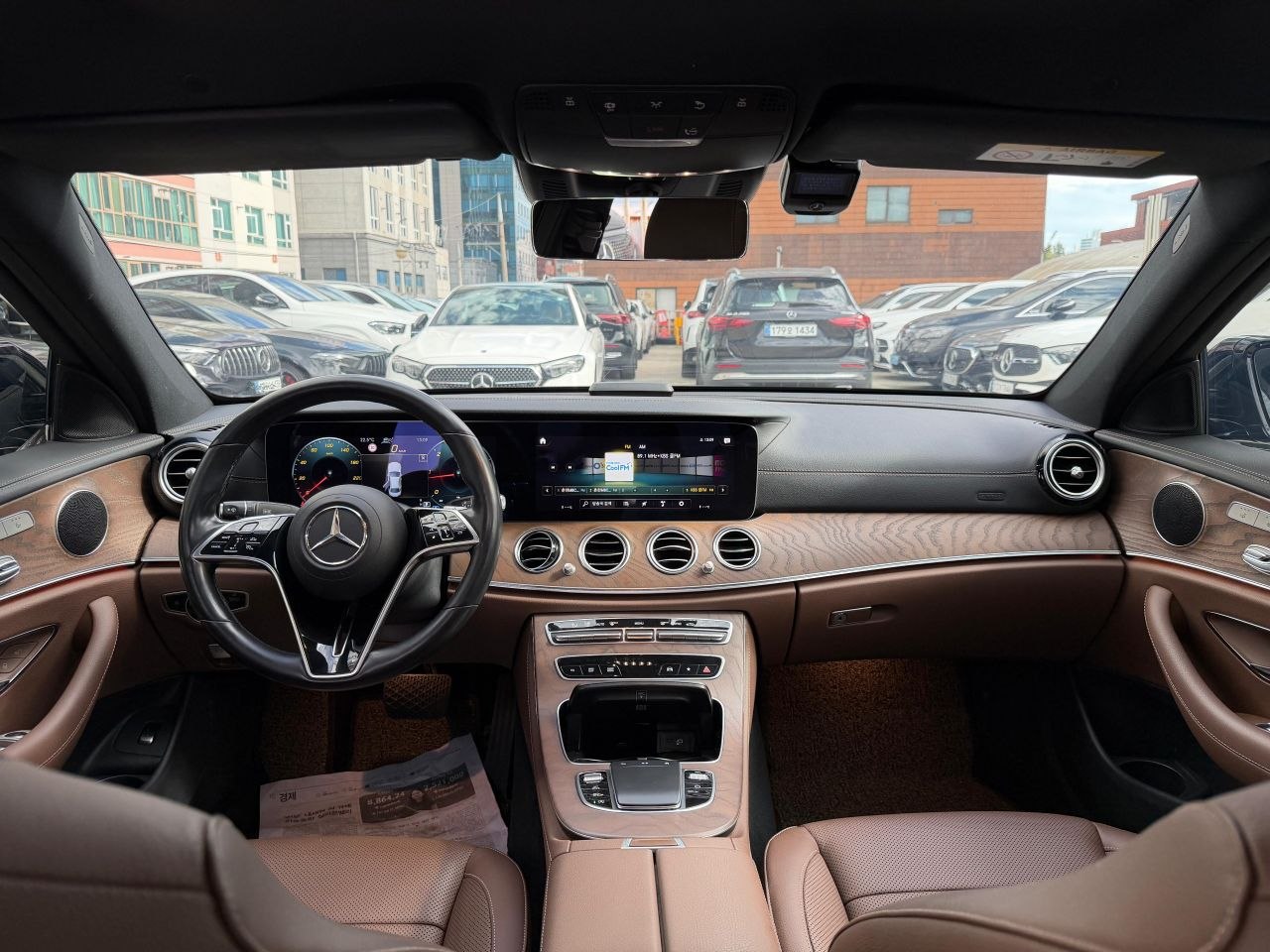 
								Mercedes-Benz E220d 4MATIC Exclusive full									