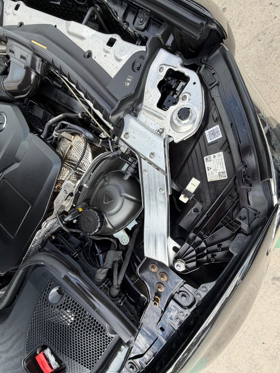 
								Mercedes-Benz E220d 4MATIC Exclusive full									