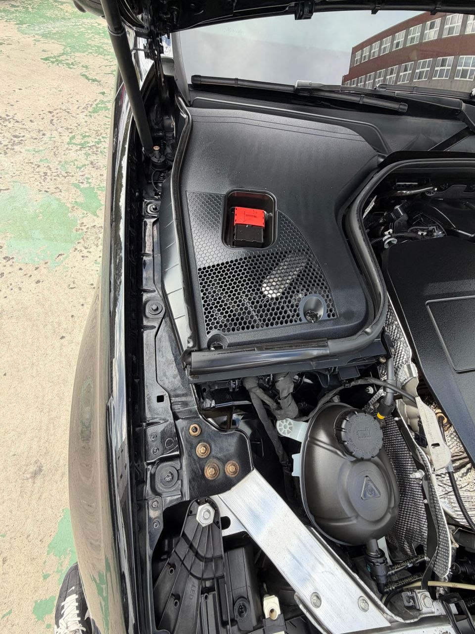 
								Mercedes-Benz E220d 4MATIC Exclusive full									