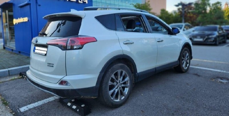
								Toyota RAV4 Limited 4WD full									