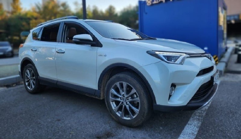 
								Toyota RAV4 Limited 4WD full									