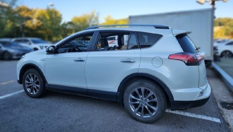 
								Toyota RAV4 Limited 4WD full									