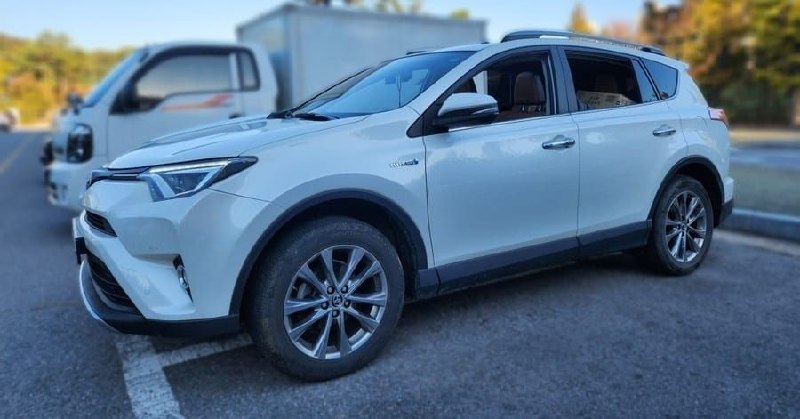 
								Toyota RAV4 Limited 4WD full									