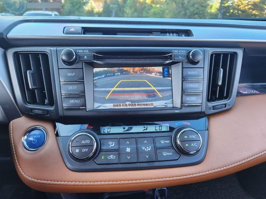 
								Toyota RAV4 Limited 4WD full									