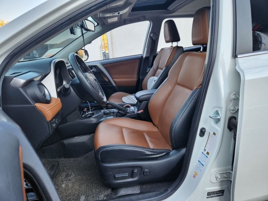 
								Toyota RAV4 Limited 4WD full									
