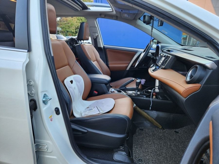 
								Toyota RAV4 Limited 4WD full									